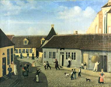 Se den �bne samling og Peter Olsen ved trappen til sygehuset. 